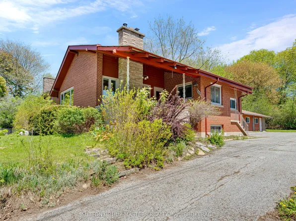 215 Yonge St, Kingston, ON K7M 1G2