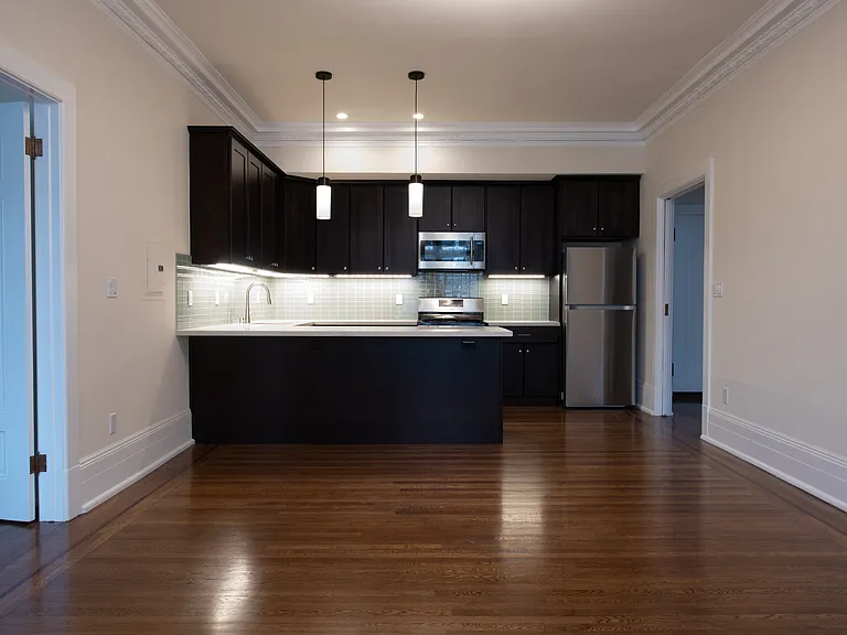 Warrington Apartments — Photo 10