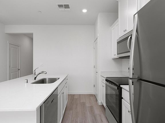 5th image of 829 Chatham Lane