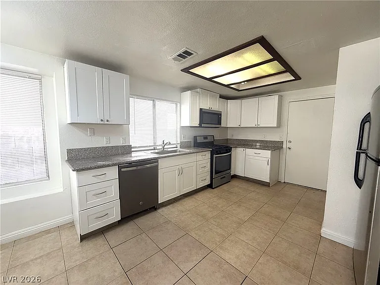 4537 Fireside Ln — Photo 10