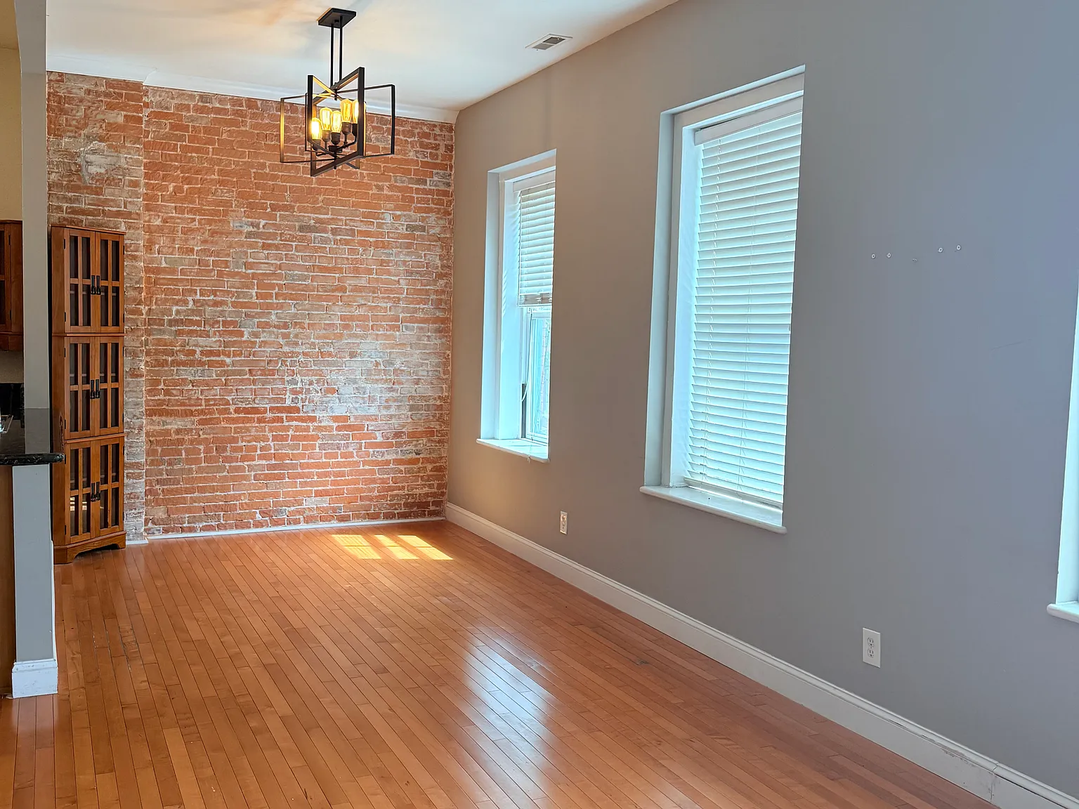 2 bed, 1.5 bath, 966 sqft, $1,795 — Photo 3