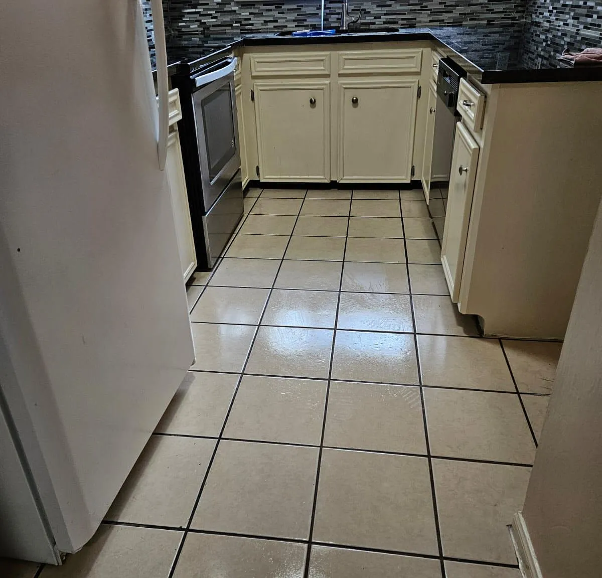 1 bed, 1.0 bath, 700 sqft, $451 — Photo 3