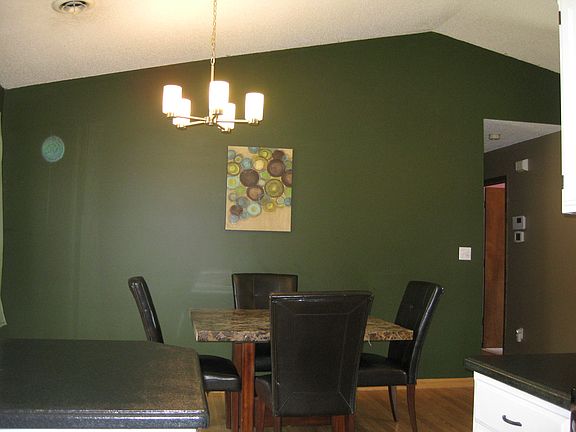 EATING AREA W. VAULT