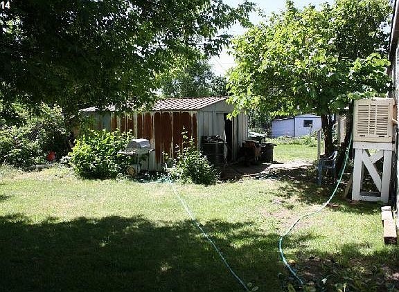 3rd image of 916 Oak Dr