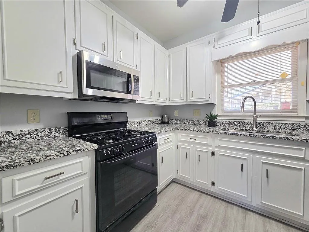 2 bed, 1.5 bath, 1216 sqft, $2,200 — Photo 4