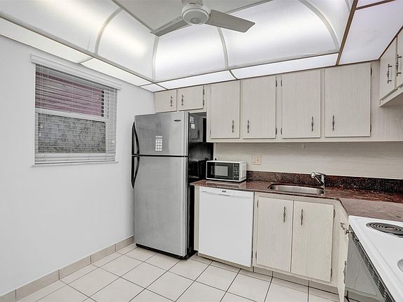 4th image of 3040 Holiday Springs Boulevard #307
