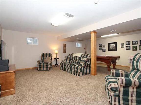 4th image of 801 Harbor Pl