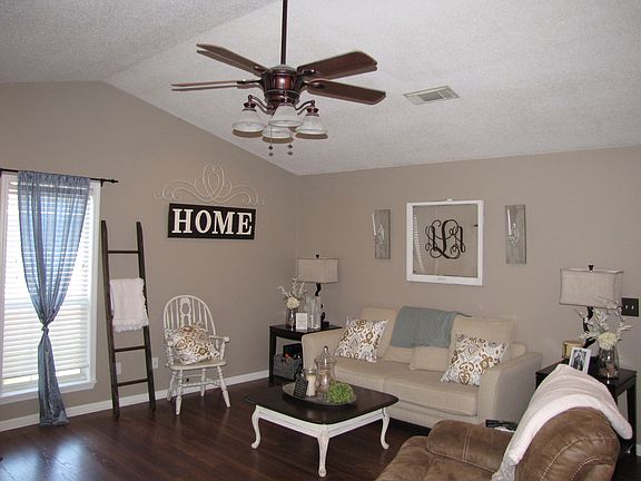 3rd image of 14810 Meadow Creek Ln