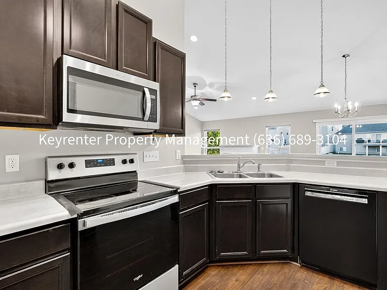 411 Angelique Pl — Photo 3