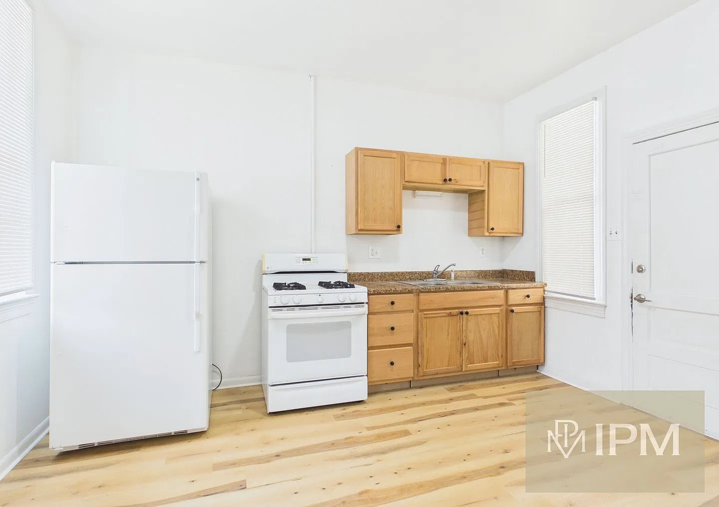 597 W Philadelphia St — Photo 3