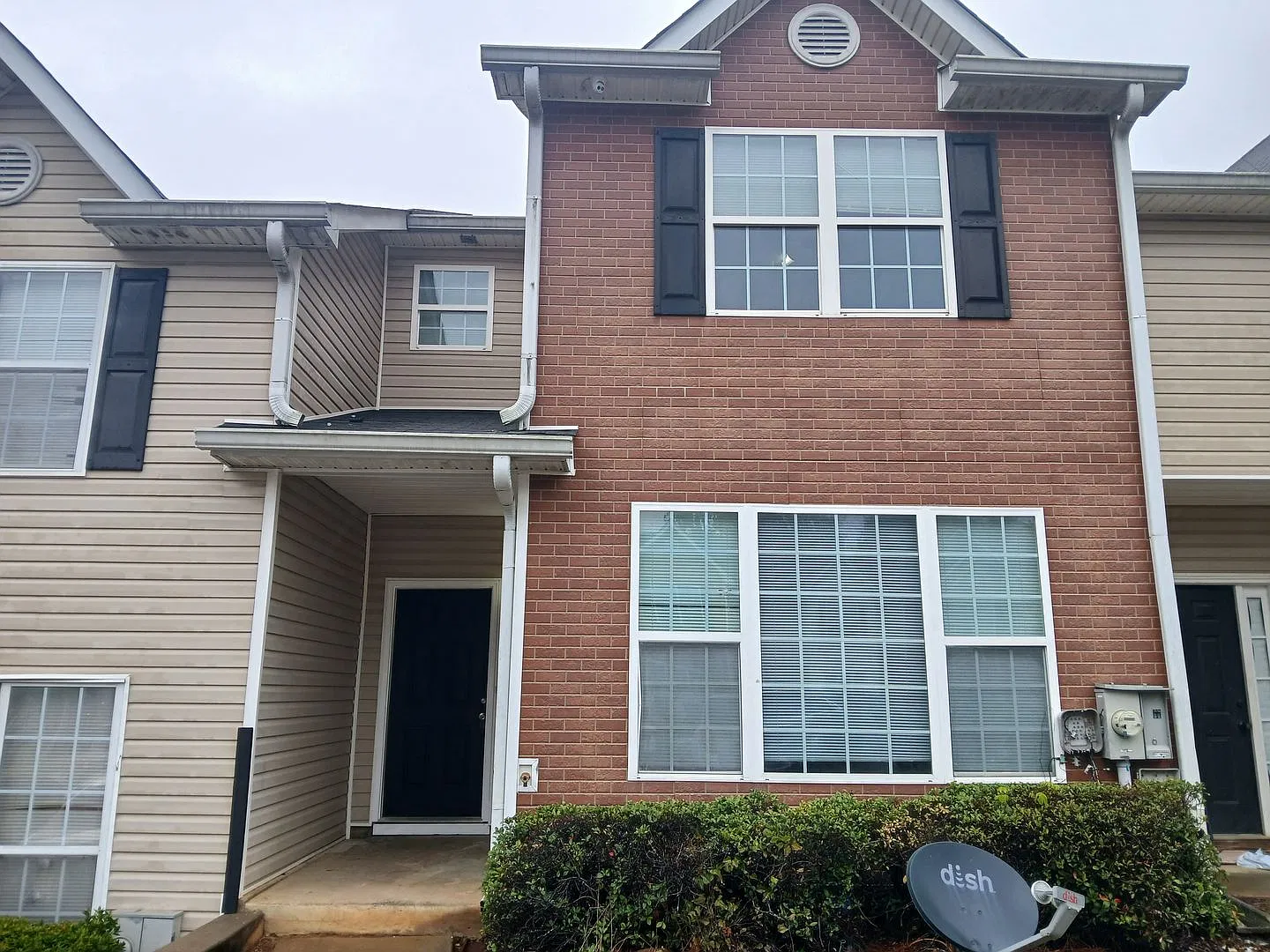 2-Story Townhome - Walk to Nearby Lake - Quiet Cul-de-Sac — Photo 1