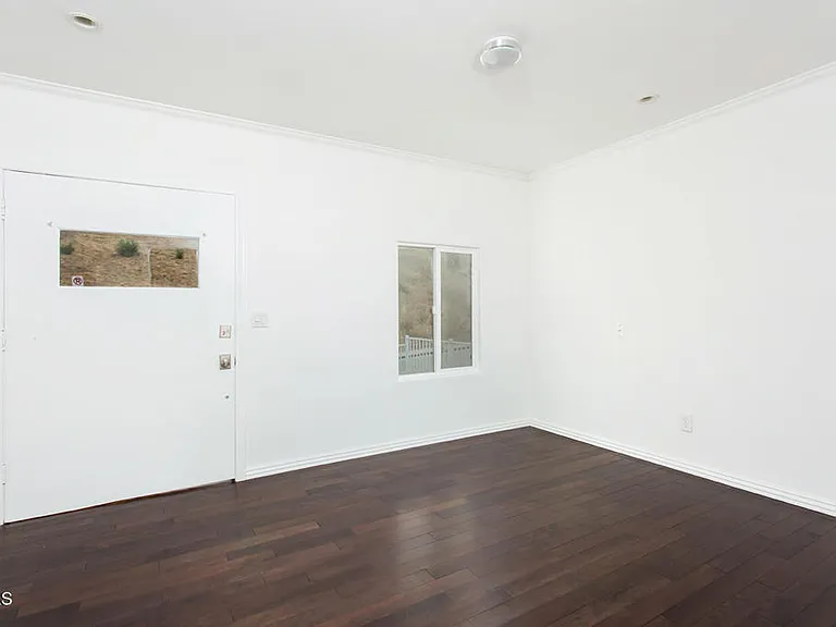 447 James St — Photo 16