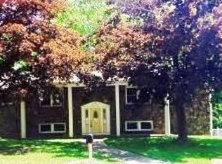 314 Skye Island Dr, Endicott, NY 13760