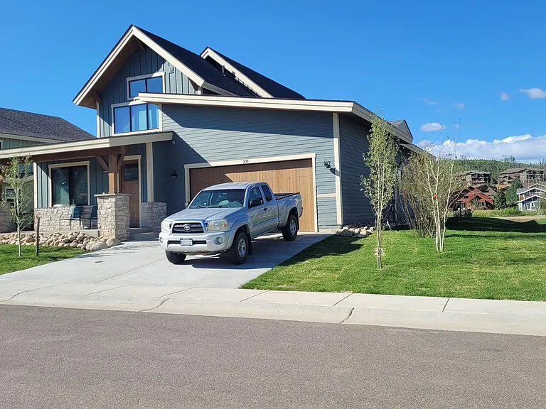 211 Hay Meadow Dr — Photo 1