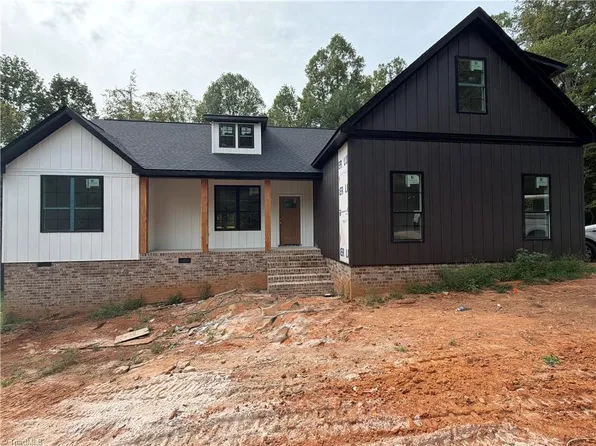 761 Brown Rd, King, NC 27021