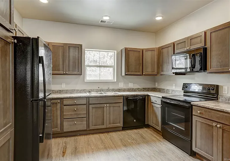 1399 Griffith St #4 — Photo 6