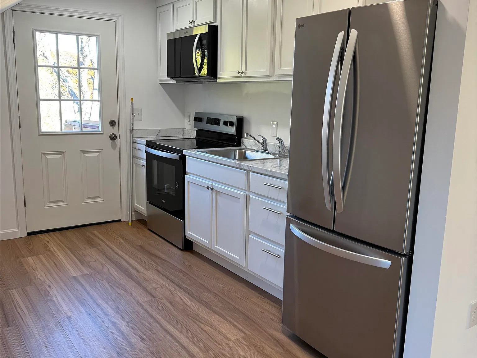 2 bed, 1.0 bath, 800 sqft, $1,700 — Photo 1