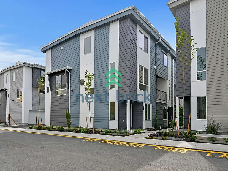 222 124th St SW #F1 — Photo 1