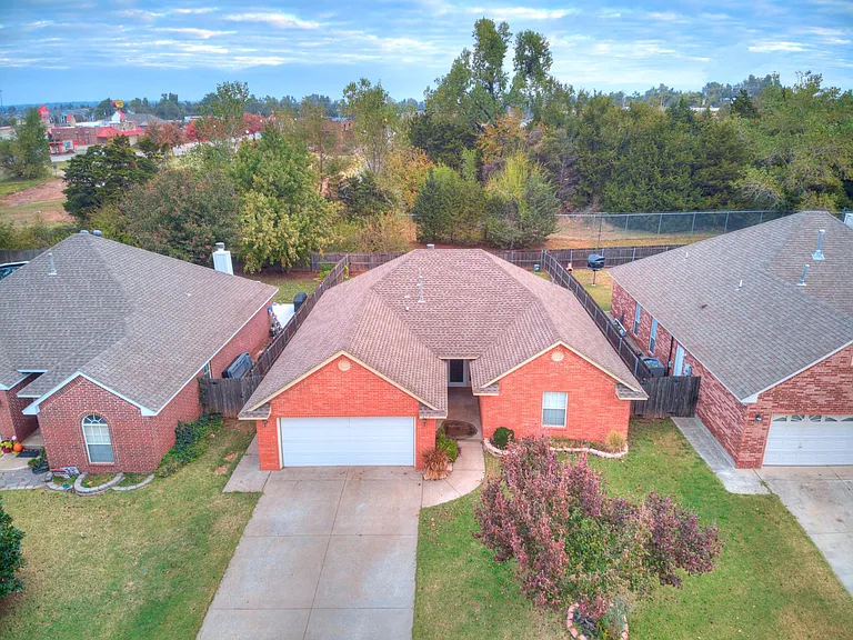 613 Katelyn Ln — Photo 22
