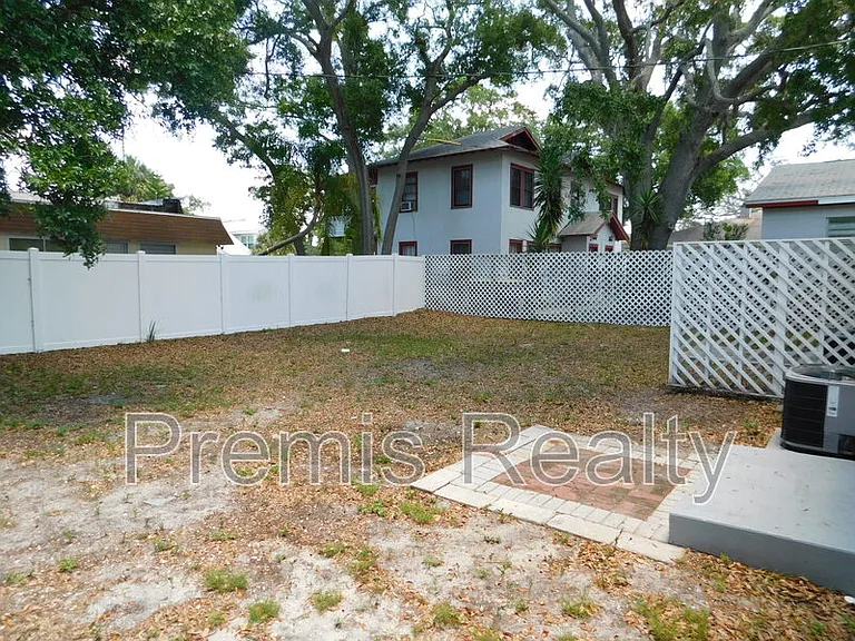 1186 Grove St — Photo 18