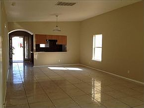 5th image of 242 Thorn Ave