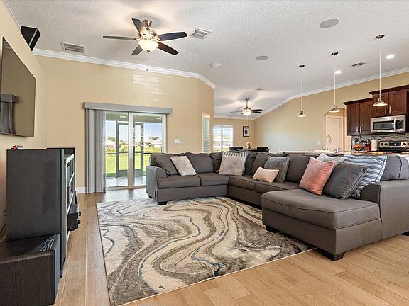 5th image of 2064 SW Driftwood Street