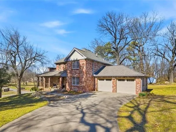 916 E 27th St, Baxter Springs, KS 66713