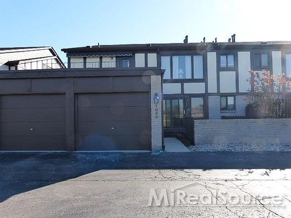 2nd image of 1060 Country Club Dr