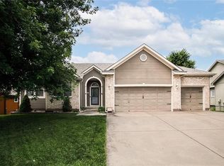 406 Briar Ln, Kearney, MO 64060