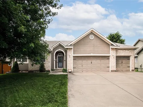 406 Briar Ln, Kearney, MO 64060