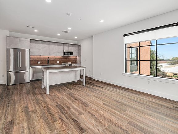 4th image of 4315 S Congress Ave #301