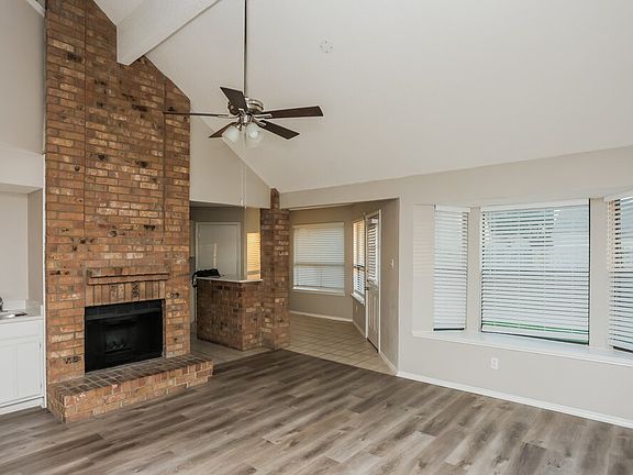 4th image of 2413 Claremont Dr