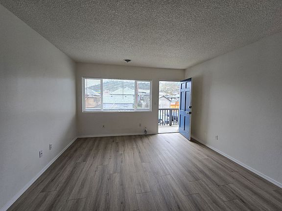 3rd image of 633 SE Flint St #12