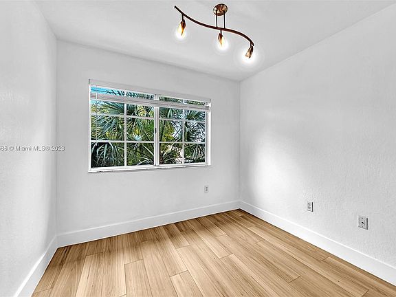 5th image of 2516 Centergate Dr APT 303