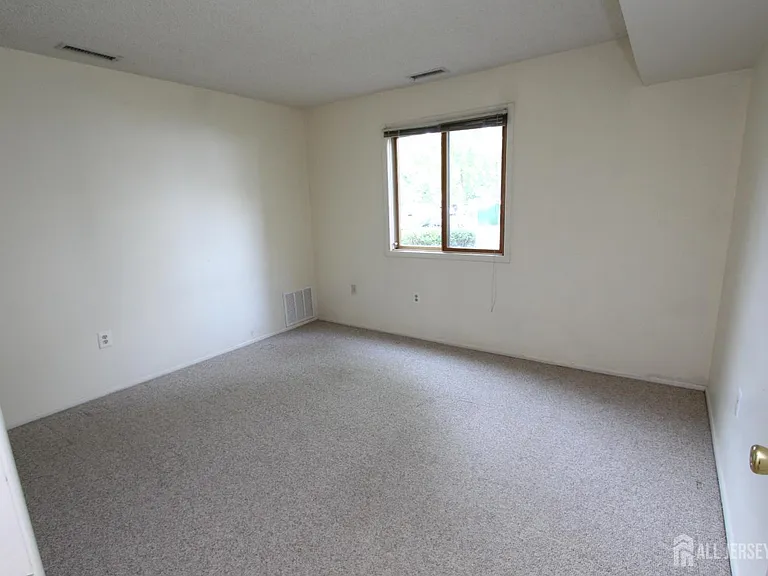 1105 Aspen Dr — Photo 10