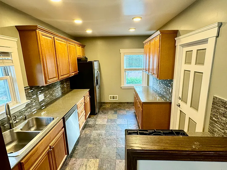 10111 Nanford Rd — Photo 16
