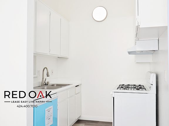5th image of 8309 Cedros Ave #311