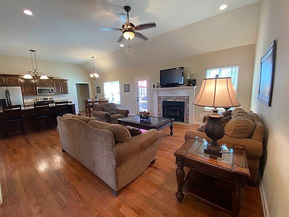 3rd image of 306 Artesa Dr