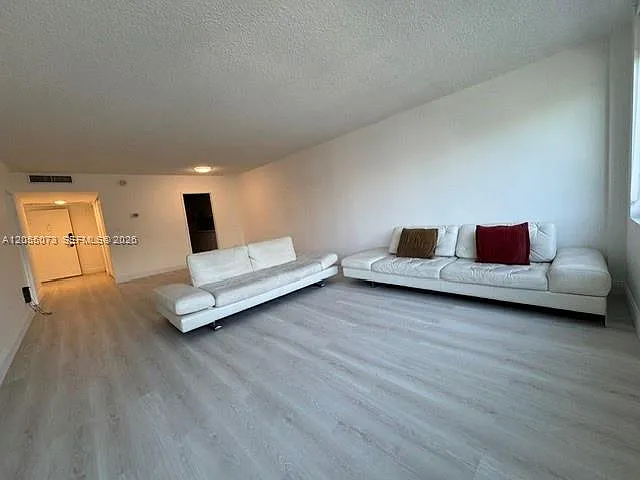 5401 Collins Ave #513 — Photo 25