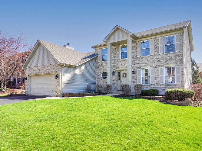 1st image of 489 Parkwood Cir