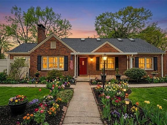 2nd image of 601 Ridgewood Ave