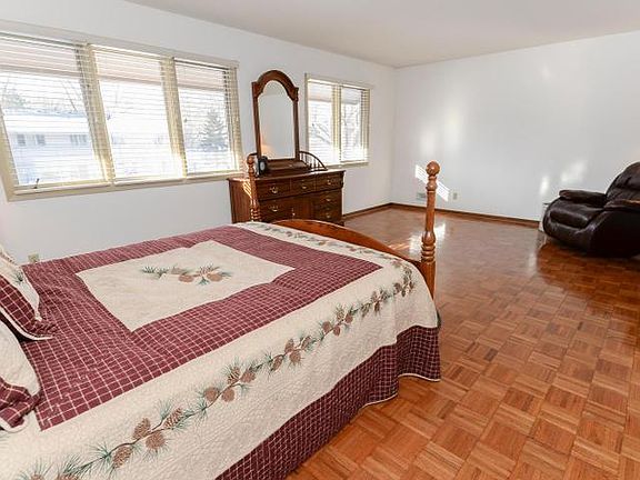 5th image of 89 Walden St