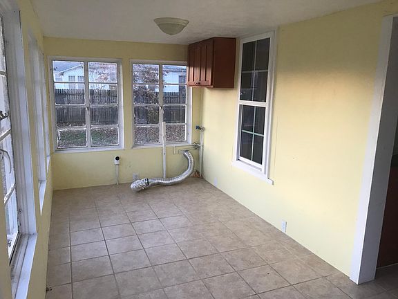 Sun porch with washer/dryer hookup in corner
