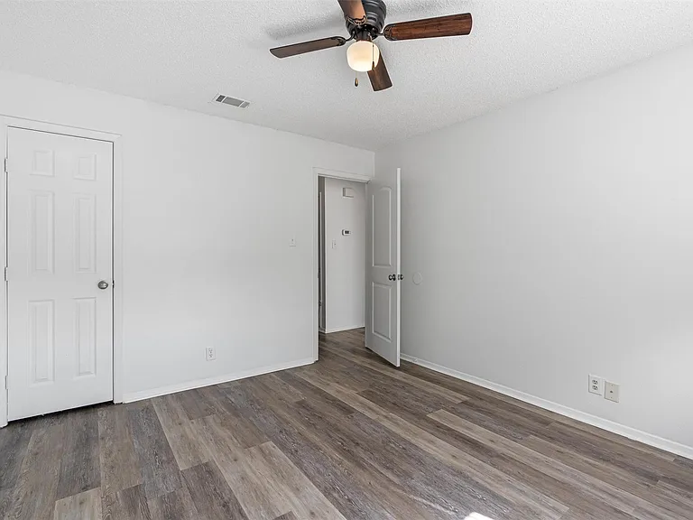 8703 Pineridge Dr #B — Photo 10