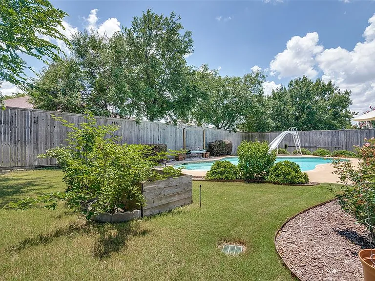 3605 Potomac Dr — Photo 6