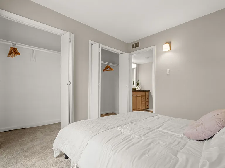 1515 W McNeese St — Photo 13