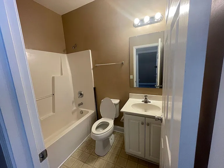 375 Lullwater Dr — Photo 24