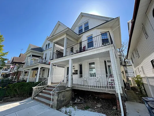 Rented by Compass | media 25