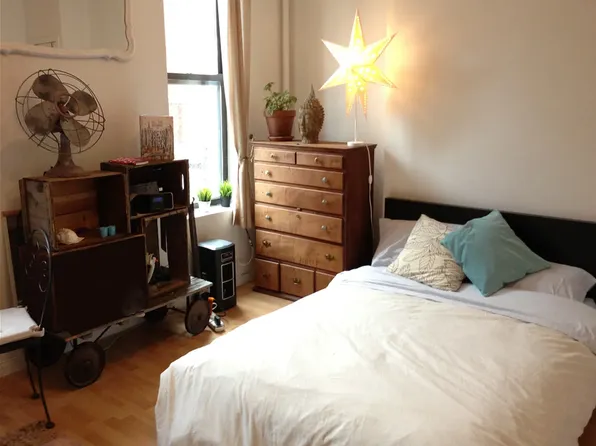 209 Bedford Avenue image 1 of 9