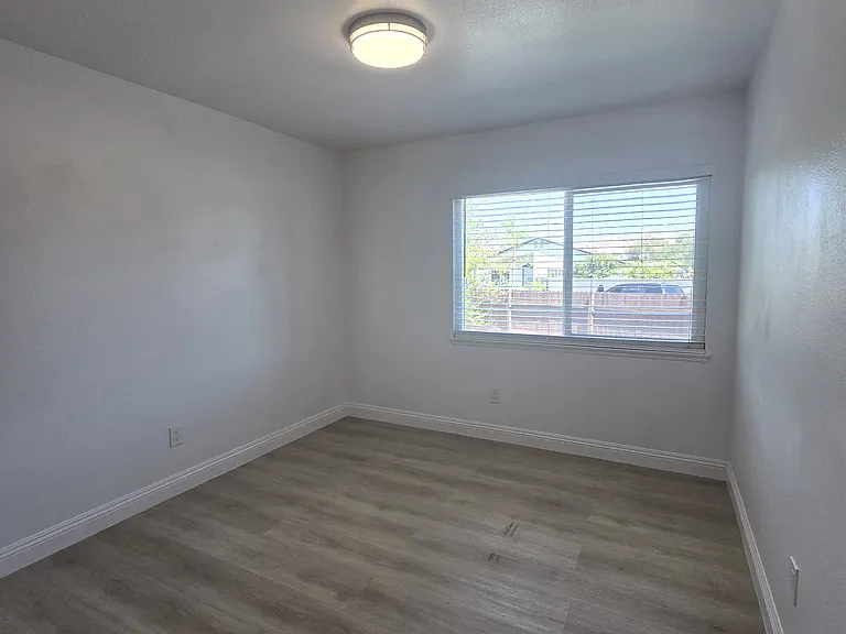 4205 Noyer Ln — Photo 10